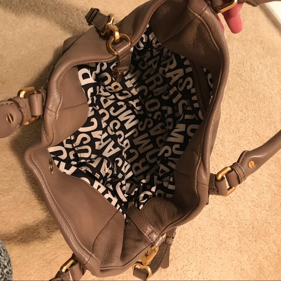 Marc by Marc Jacobs classic q francesca shoulder bag in taupe - Picture 5 of 6